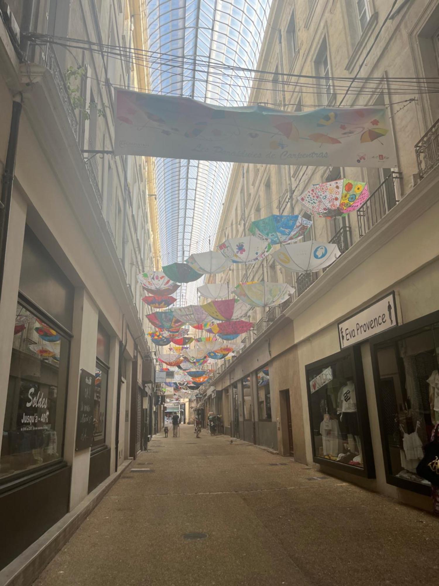 Bel Appartement En Plein Coeur De Carpentras Esterno foto